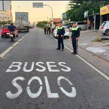 Multarán a vehículos que ingresen en el carril exclusivo de buses