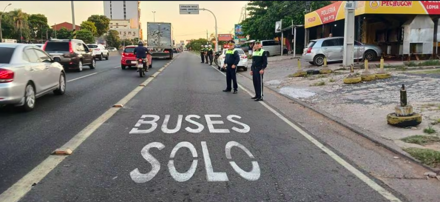 Multarán a vehículos que ingresen en el carril exclusivo de buses