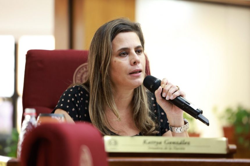 Kattya González analizará recurrir a la Corte Suprema de Justicia tras su expulsión del Senado