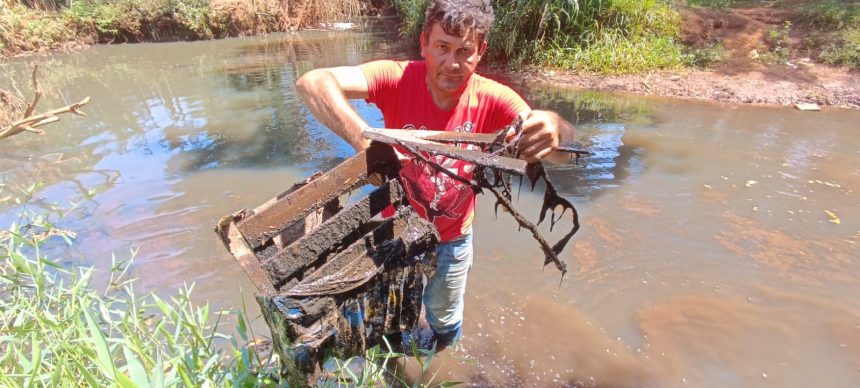 Fábrica arroja desechos y contamina arroyo en CDE