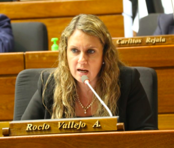Hija de Rocío Vallejo renunció a misión en la ONU y a cargo en la Corte
