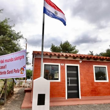 Inauguran las primeras 100 viviendas gestionadas y construidas por Peña