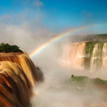 Las Cataratas del Iguazú truenan con el quíntuple de su caudal promedio