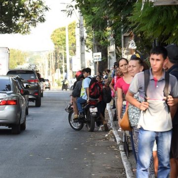 Viceministerio de Transporte mantiene diálogo con pasajeros y garantiza plan de contingencia