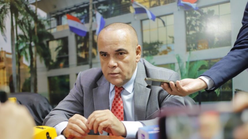 Bachi Núñez anuncia revisión de contratos