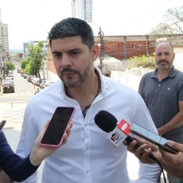 Emplazan a “Nenecho” por 15 días para informar sobre bonos