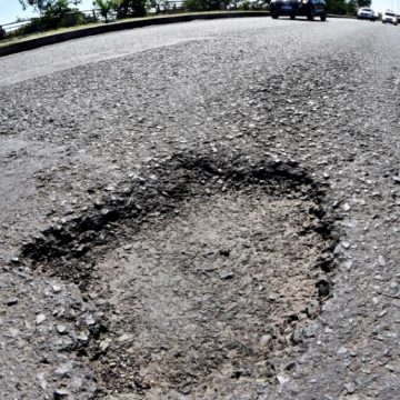 Costanera Norte está minada de baches