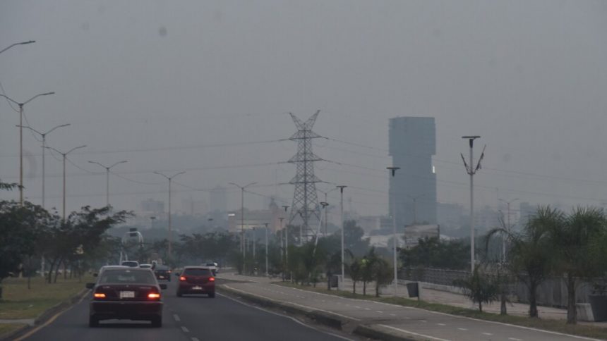 Mala calidad del aire podría persistir hasta enero de 2025 debido a la falta de lluvias y los incendios forestales