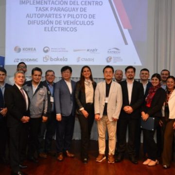 Unión público-privada impulsa la electromovilidad en Paraguay