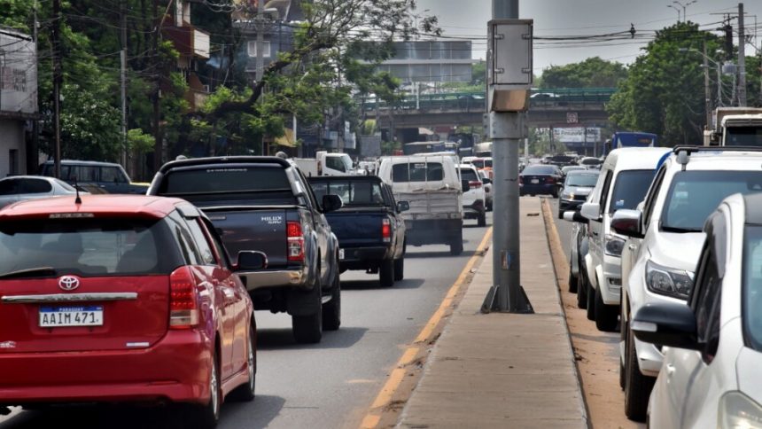 Habilitan 2 carriles ante caos por cierre en Eusebio Ayala